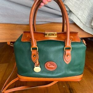 Vintage Dooney and Burke bucket purse doctors bag green leather